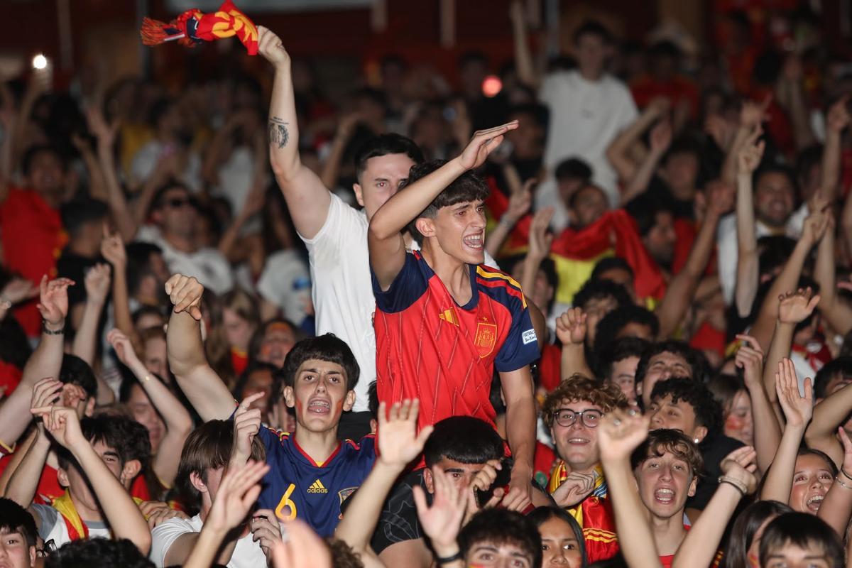 Así celebró Toledo el pase de España a la final del Mundial tras vencer a Francia: búscate en las fotos Así celebró Toledo el pase de España a la final del Mundial tras vencer a Francia: búscate en las fotos