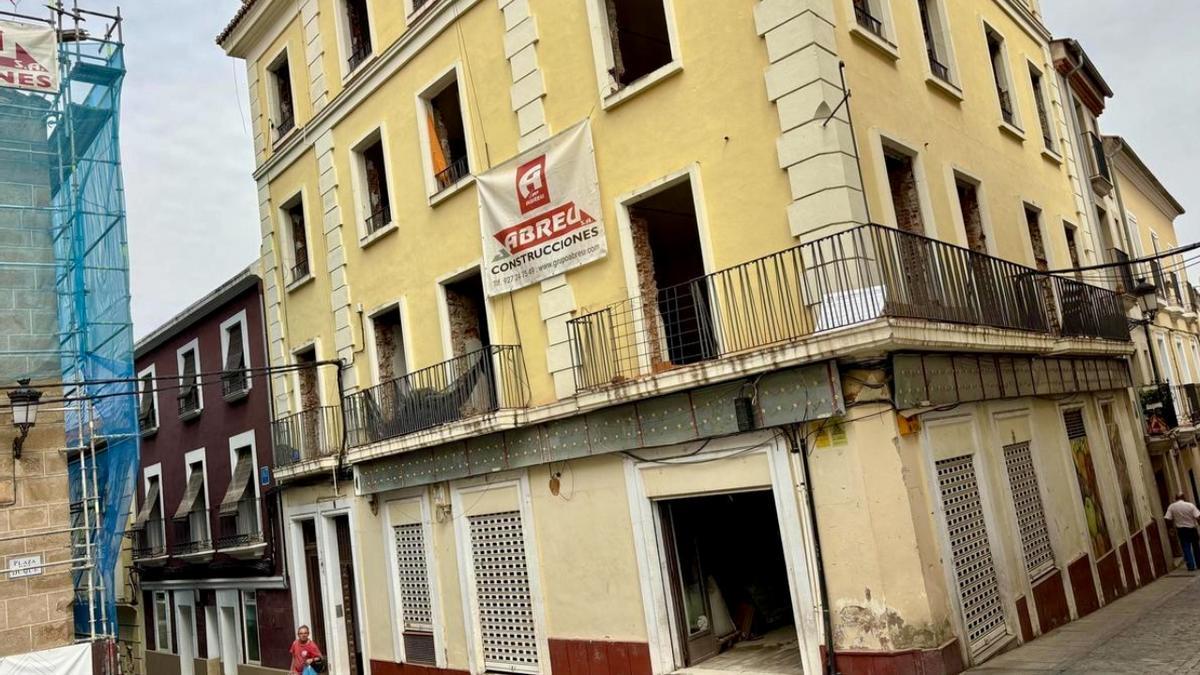 Obras para construir apartamentos turísticos en las 'cuatro esquinas', junto al Hilton de Godoy