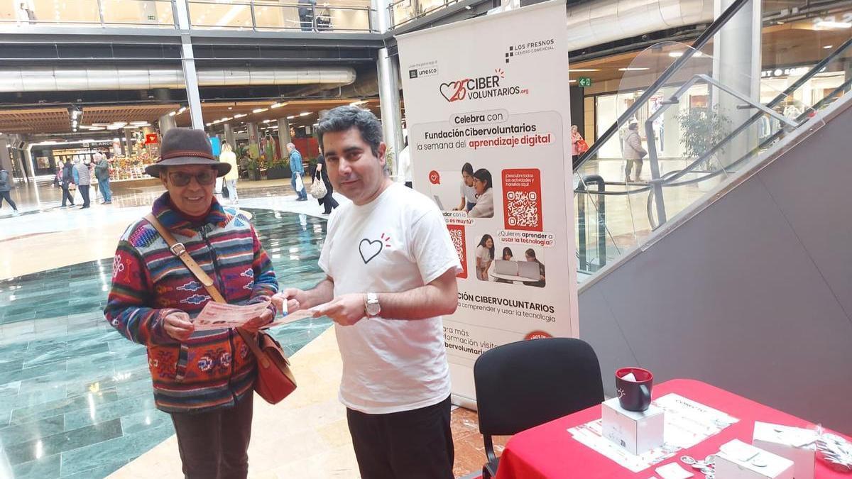 VÍDEO: El Llano "pierde el miedo" a las tecnologías en Los Fresnos para conmemorar el Día Mundial del Aprendizaje Digital