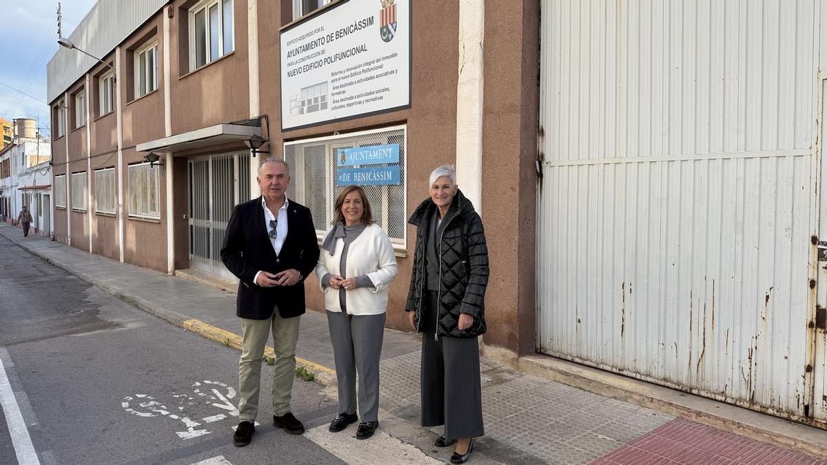 La alcaldesa, Susana Marqués, en una visita a la nave junto a la vicealcaldesa, Rosa Mari Gil; y el concejal de Urbanismo, Carlos Díaz.