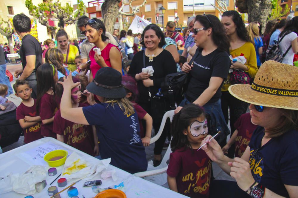 Multitudinaria festa pel valencià en Muro