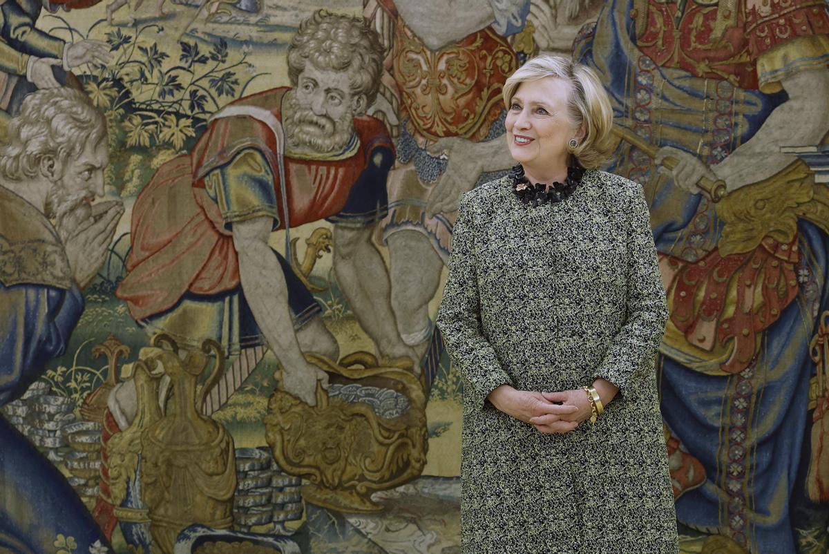 Felipe VI se reúne con Hillary Clinton en la Zarzuela