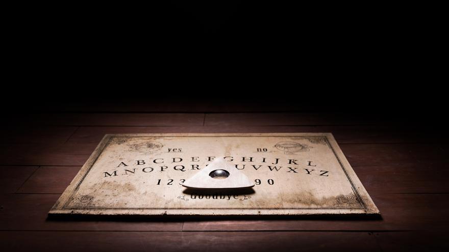 Un tablero de ouija.