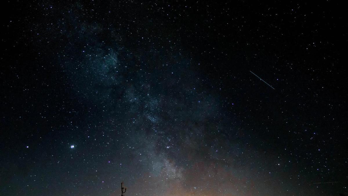 Cel estrellat sobre l’Observatori de Pujalt, un dels millors punts per intentar observar les Gemínides el cap de setmana