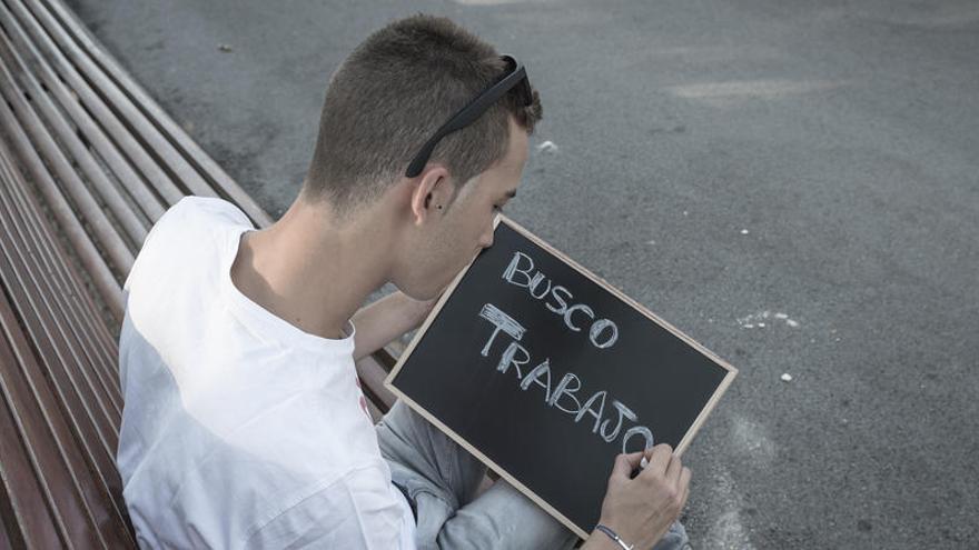 Un joven en búsqueda de empleo.