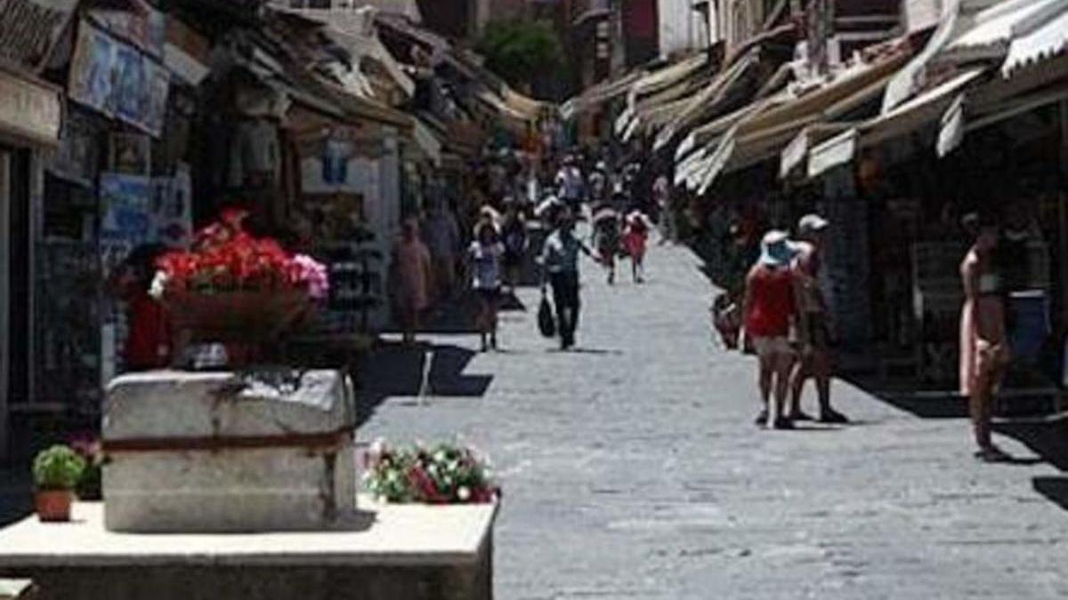 Una calle peatonal de la ciudad griega de Komotiní. | E. D.