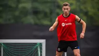 Fermín se entrena con el resto de la plantilla disponible del Barça