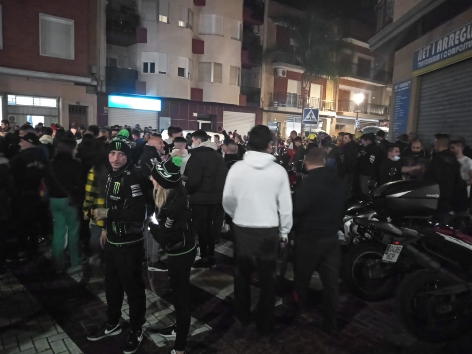 Vecinos de Cheste alertan de aglomeraciones y botellones las noches del Mundial