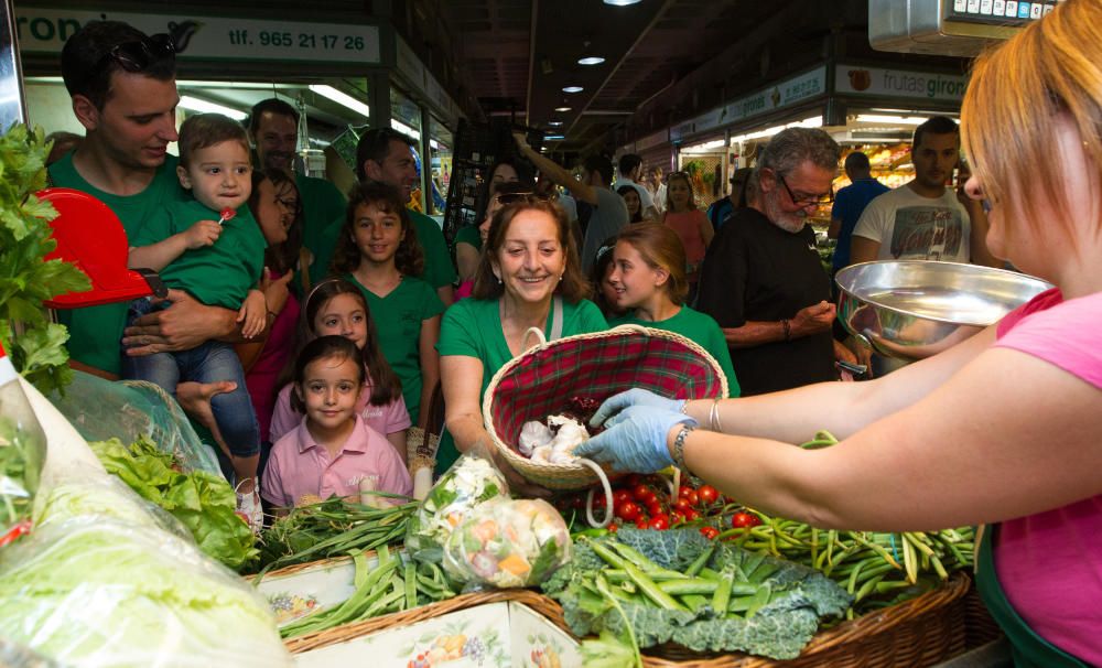 La Hoguera Calderón de la Barca-Plaza de España nos acompaña al Mercado Central para comprar los ingredientes