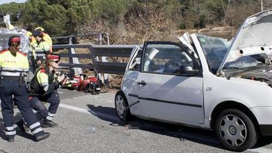 Ferida la conductora d&#039;un turisme en un accident amb un camió a l&#039;AP7, a Riudellots