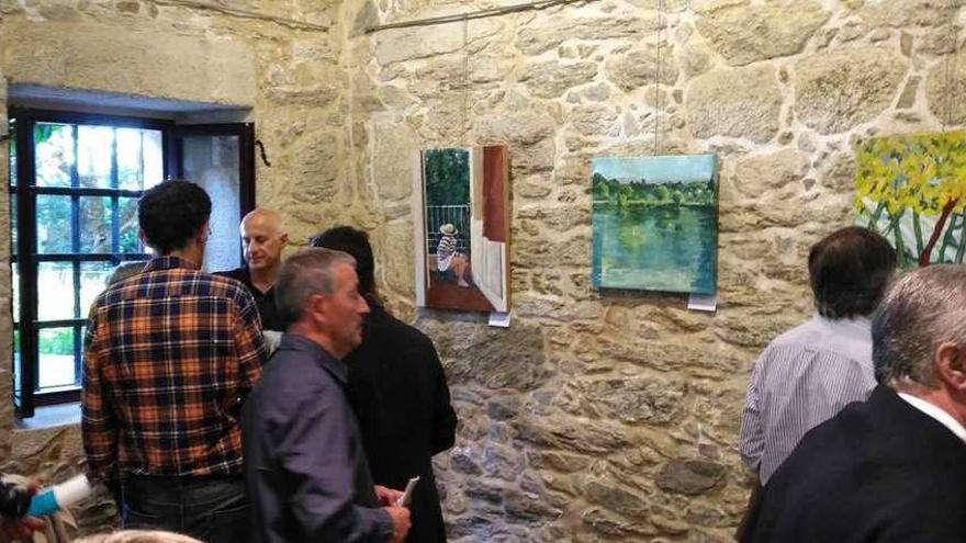 Imagen de la exposición que puede verse desde la pasada semana en el castillo, una muestra colectiva de pintura escultura de 37 artistas integrantes de la Asociación de Artistas Plásticos Galegos (Arga). La exposición tiene como tema común la naturaleza. Puede visitarse hasta el próximo 2 de septiembre.