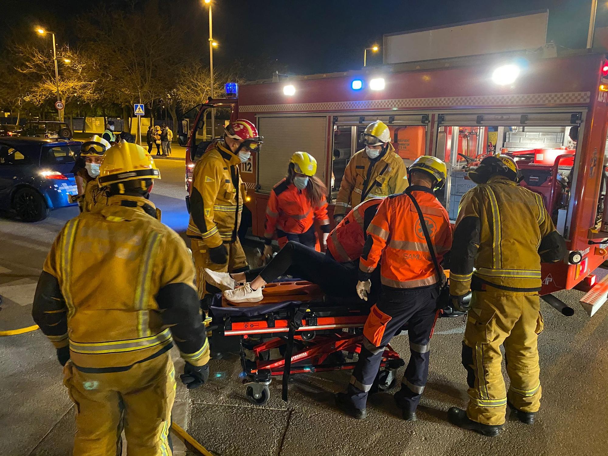 Aparatoso accidente en Palma: se estrellan contra un coche y se dan a la fuga