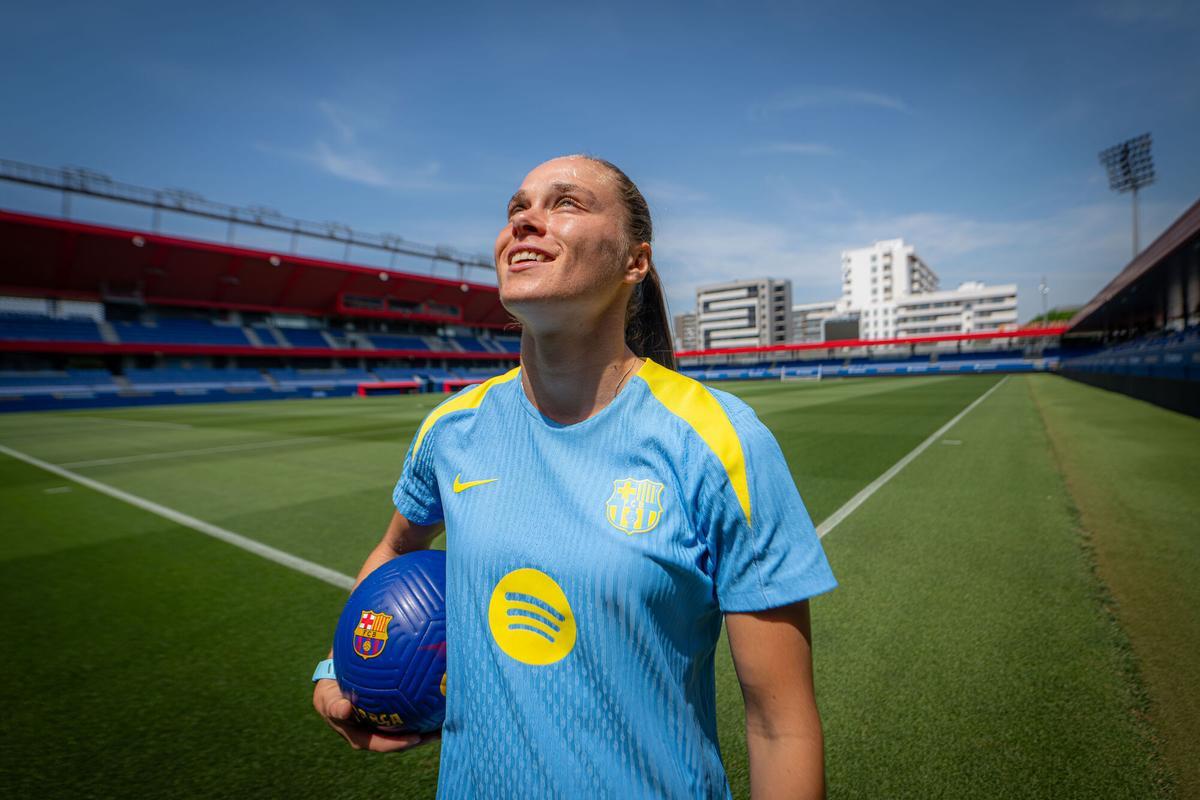 Ewa Pajor, delantera polaca del FC Barcelona Femení, durante la entrevista concedida a El Periódico con motivo del balance de la temporada y los retos del próximo curso, en Barcelona, a 30 de mayo de 2026. Deportes. AUTOR: Manu Mitru | EPC.