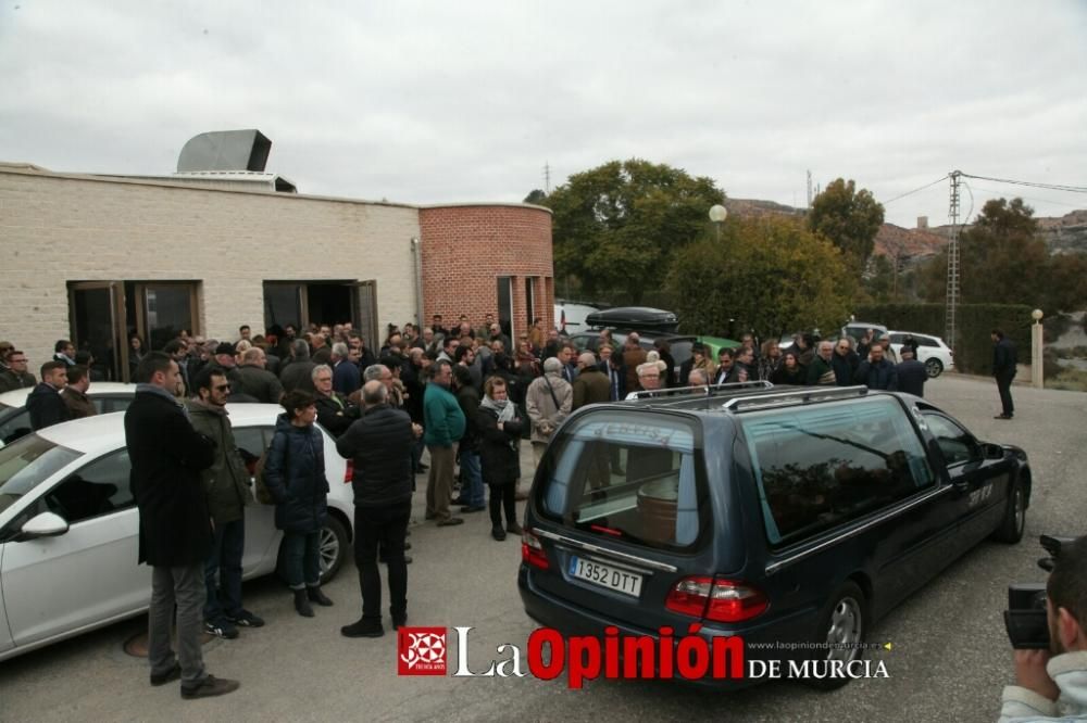 Familiares y amigos dan el último adiós a José Antonio Pujante en el tanatorio Lázaro de Lorca