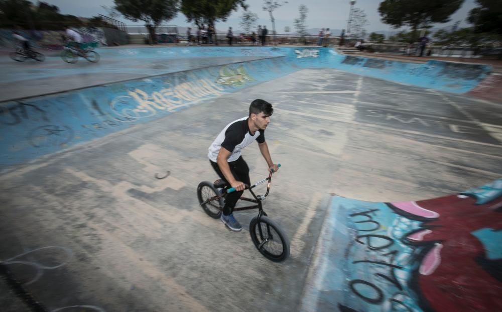 Alacant Desperta vuelve tras nueve años de ausencia y llena el parque alicantino de cultura urbana