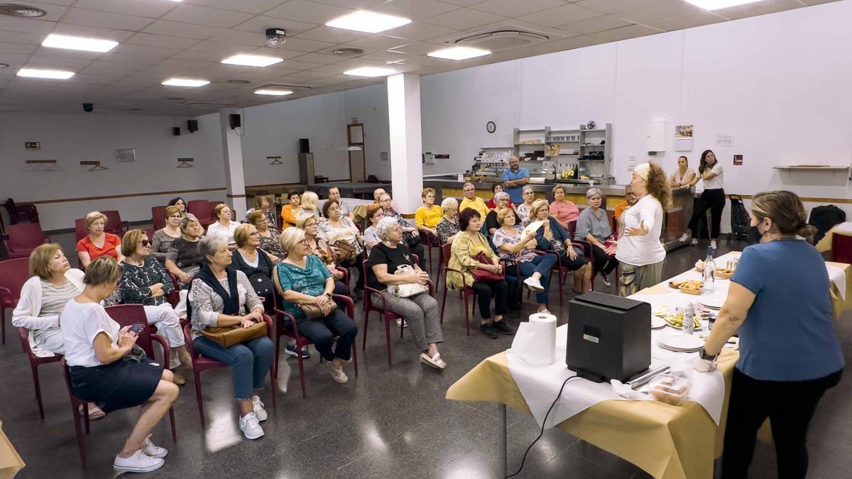 Taller de cocina saludable en Picassent dentro de las actividades de la semana de envejecimiento activo