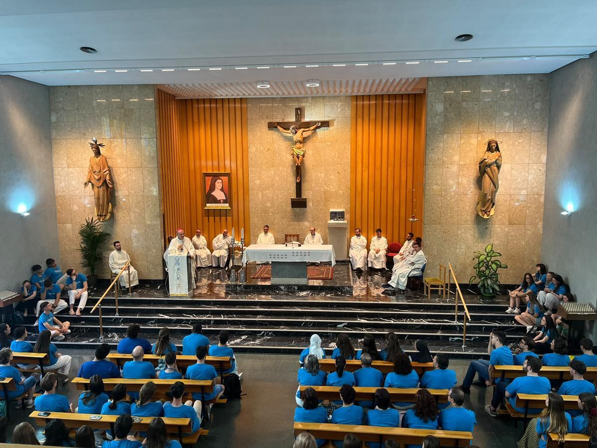 Misa oficiada por el obispo Munilla con los alicantinos que viajaron a ver al papa.