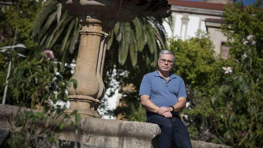 El magistrado Alañón eligió la Praza Bispo Cesáreo para la foto de la entrevista, &quot;el lugar más bonito de Ourense&quot;, dice. // Brais Lorenzo