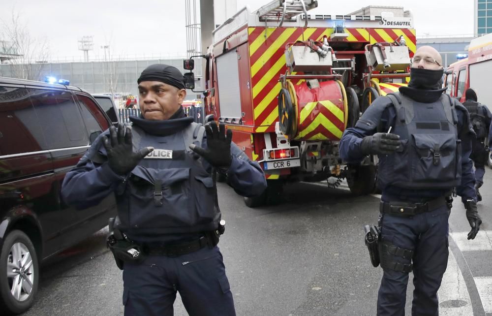 Operación policial en el aeropuerto parisino de Or