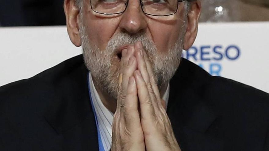 Rajoy mantiene a Cospedal pero refuerza a Maíllo al hacerle coordinador general