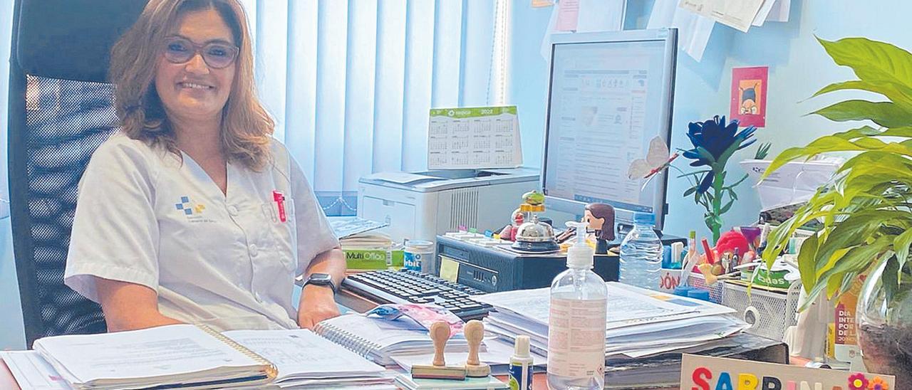 La doctora Sabrina González, jefa del servicio de Psiquiatría de la Infancia y la Adolescencia del Hospital Universitario Materno Infantil de Canarias, en su consulta.