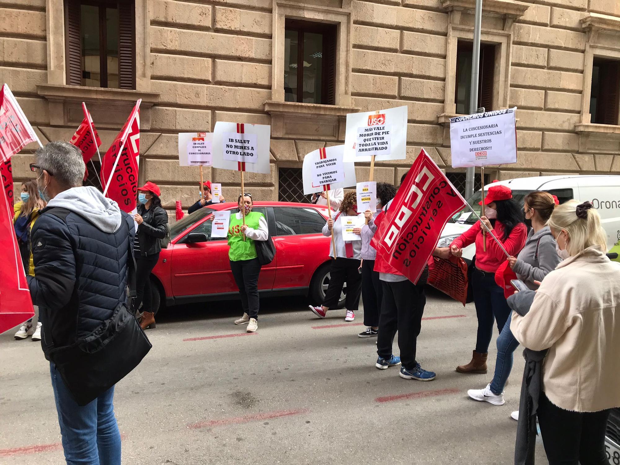 El personal de limpieza de Son Espases arranca tres días de protestas por la "excesiva carga de trabajo"