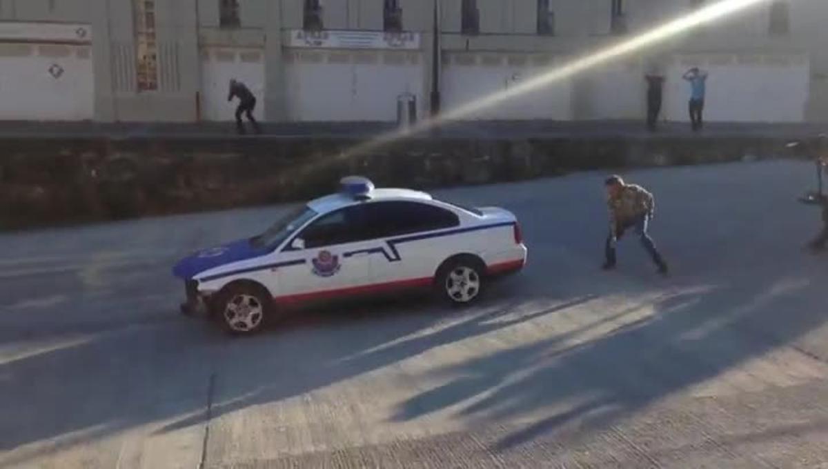 Gravació de l’escena de la sèrie d’Antena 3 ’Allí abajo’ en que un cotxe la policia es precipita a l’aigua. 