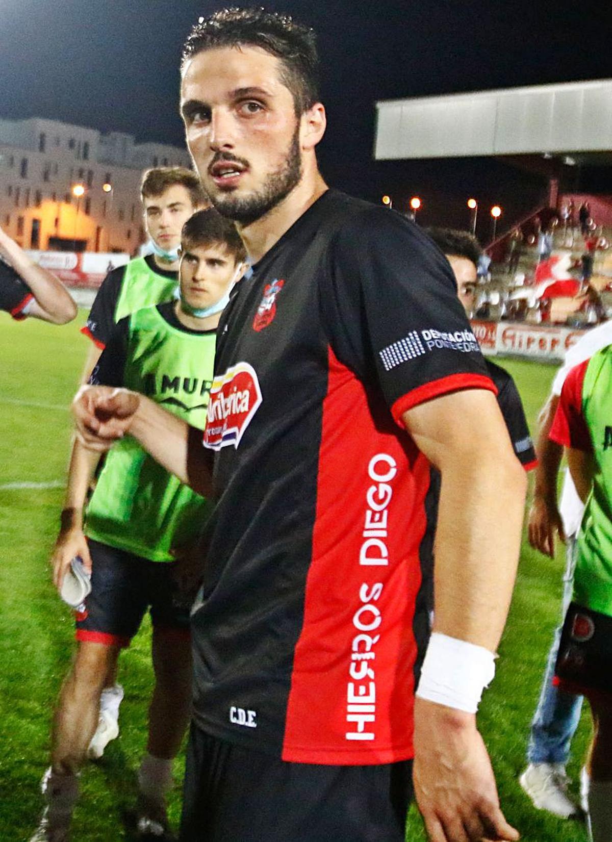 Martín Sánchez seguirá siendo jugador del Estradense. |  // IÑAKI ABELLA