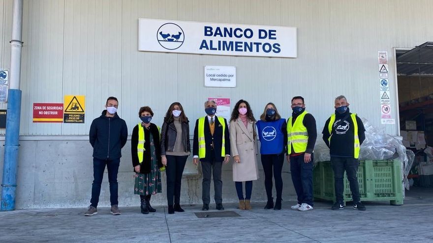 Acto de entrega de la Fundación Rafa Nadal al Banco de Alimentos de Mallorca.