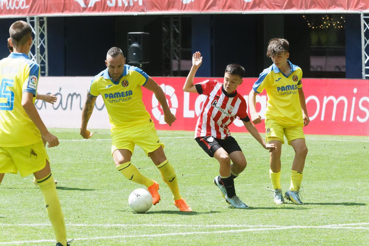 Santi Cazorla, en el partido ante el Athletic Club de Bilbao con el Villarreal alevín.