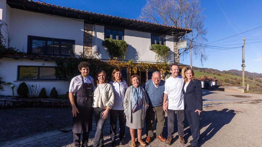 Jesús, Olga y Esther Manzano, Gloria Sánchez, Marcial Manzano, Nacho y Sandra Manzano. | LNE