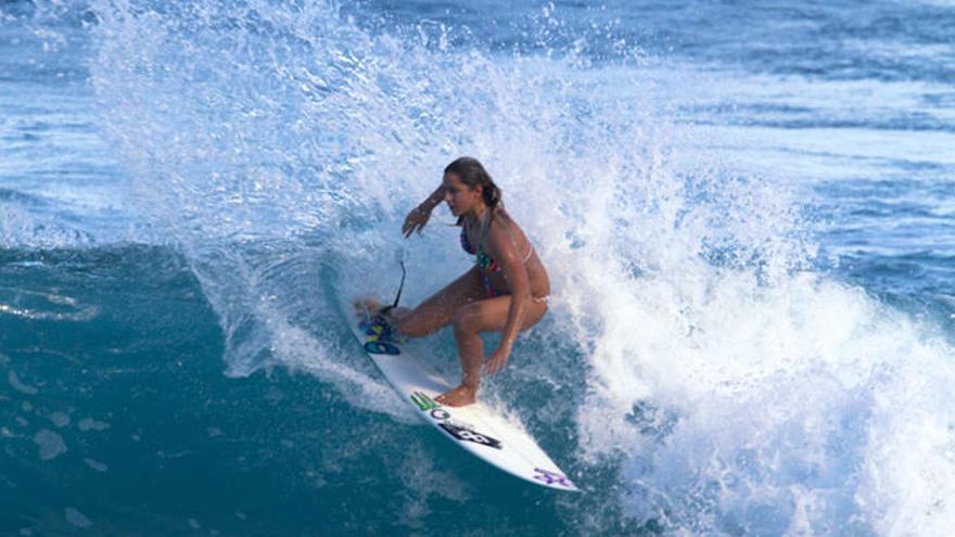La asturiana Lucía Martiño, campeona de España de surf