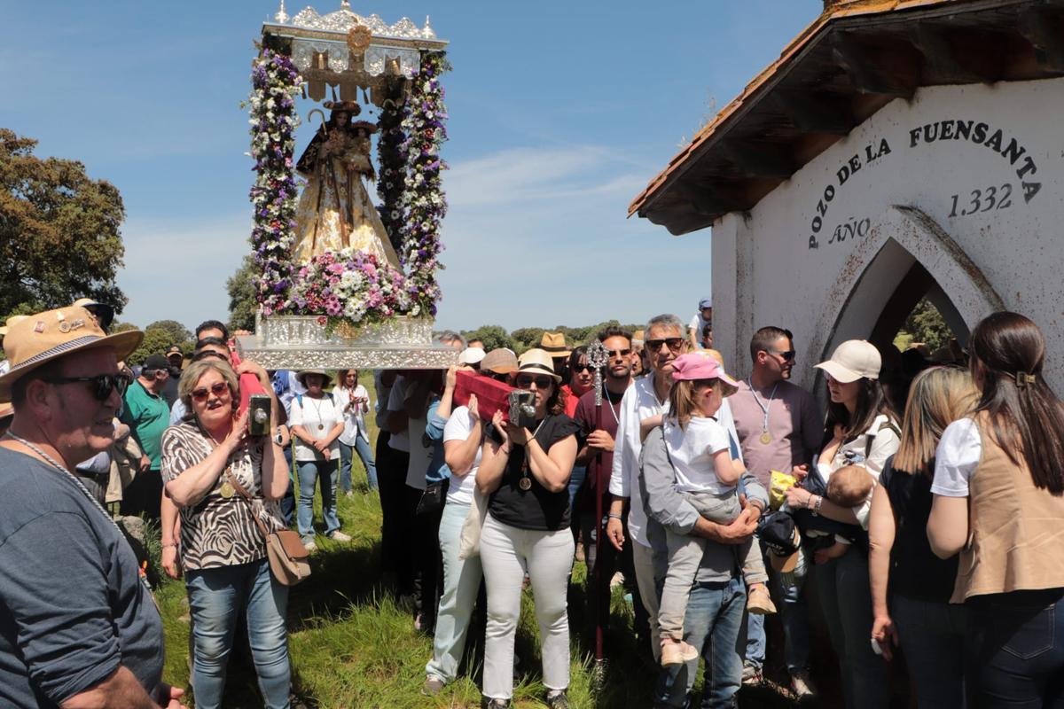 Hinojosa celebra la romería de la Virgen de la Antigua Coronada