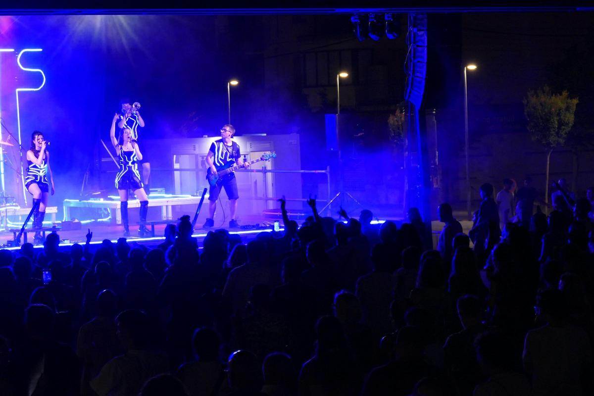 EN IMATGES | El nou show de Somboits tanca els concerts de les Festes de Sant Pere de Figueres EN IMATGES | El nou show de Somboits tanca els concerts de les Festes de Sant Pere de Figueres