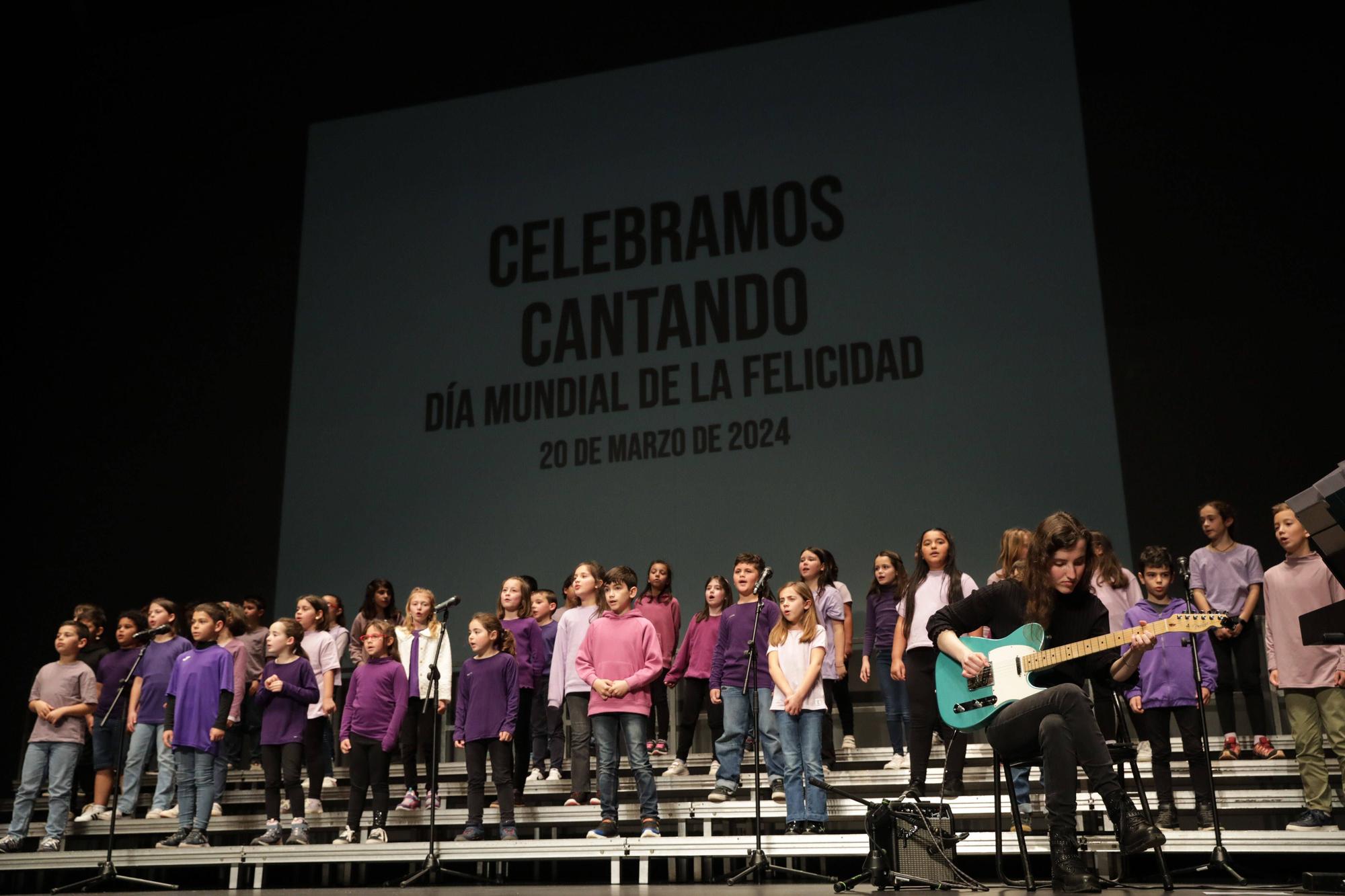 Encuentro escolar musical en el Jovellanos por el Día de la Felicidad