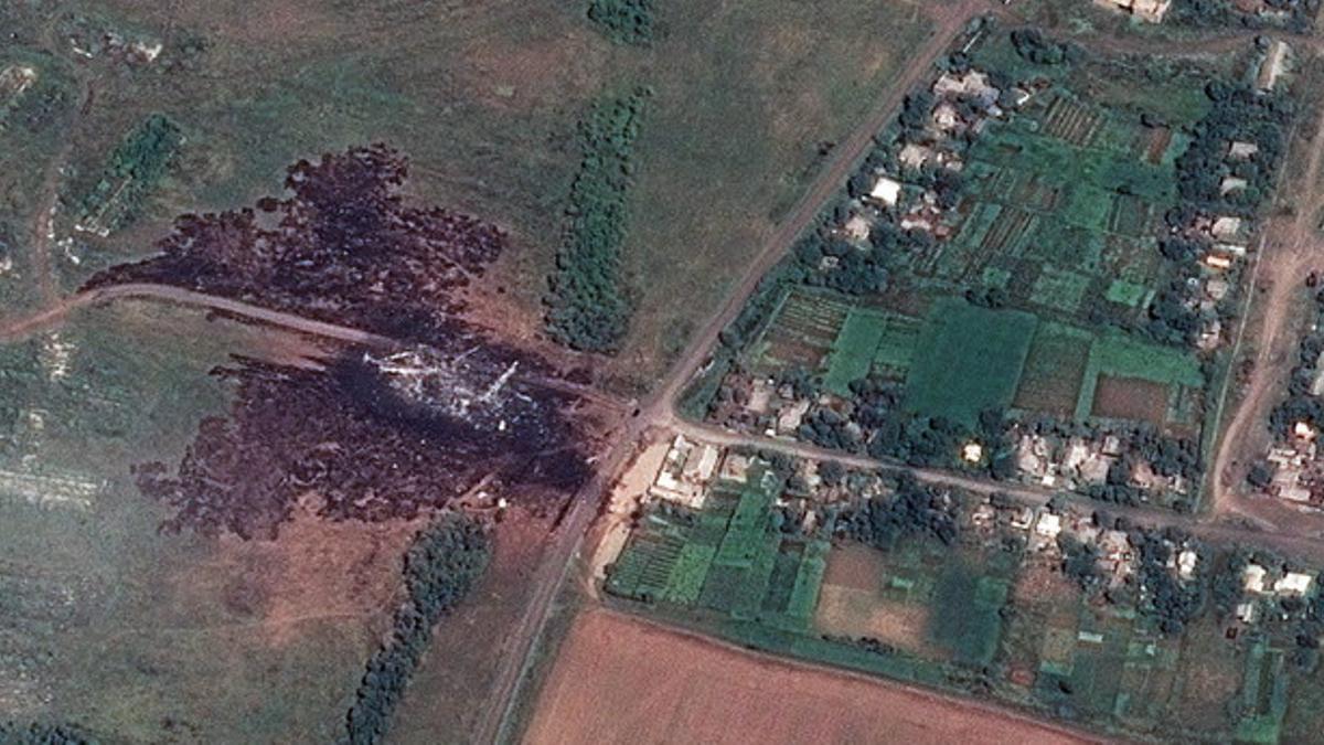 Imagen de satélite facilitada por Airbus DS / AlSource Analysis de la zona donde cayó el avión de Malaysia Airlines, en Donetsk.