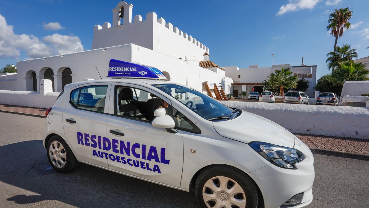 Autoescuela Residencial ofrece 100 euros de descuento en la matrícula a todos los residentes en Sant Jordi.