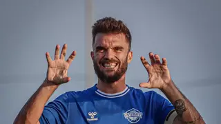 El excapitán de un equipo de Primera Federación (y un excelente lanzador de penaltis), otro candidato para la defensa del Avilés