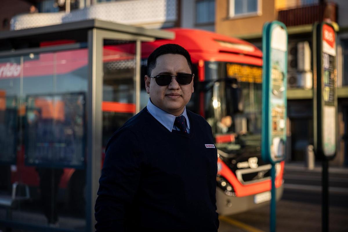 El conductor Jorge Astudillo, este lunes en Zaragoza.