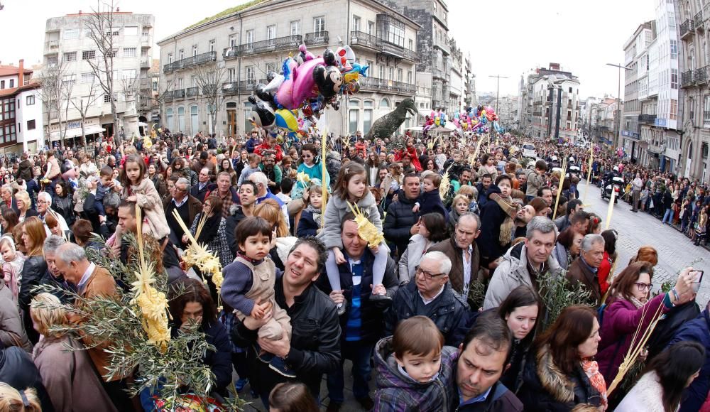 La imagen de La Borriquita a su paso por Porta do Sol. | R. Grobas