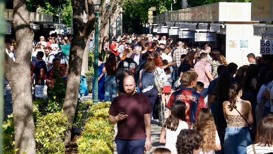Balance de la Fira del Llibre: más librerías, menos ventas por la lluvia y un modelo en el que confiar