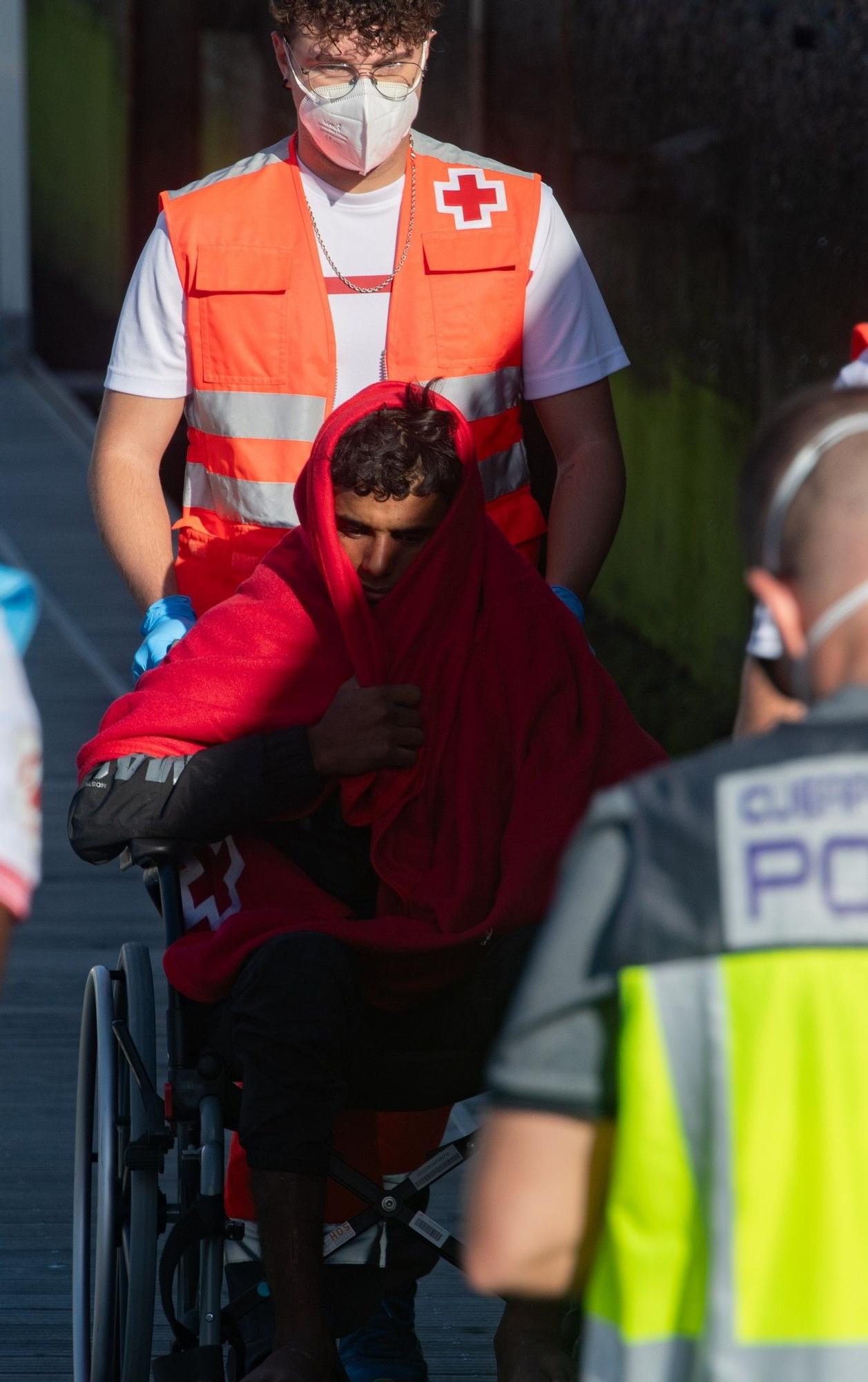 La odisea de Ayoub: ocho días en el Atlántico sobre un neumático de camión