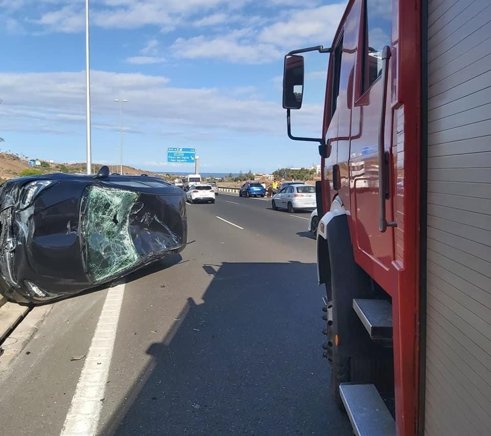 Dos heridos en un vuelco en la autopista del Sur de Gran Canaria (8/05/2021)