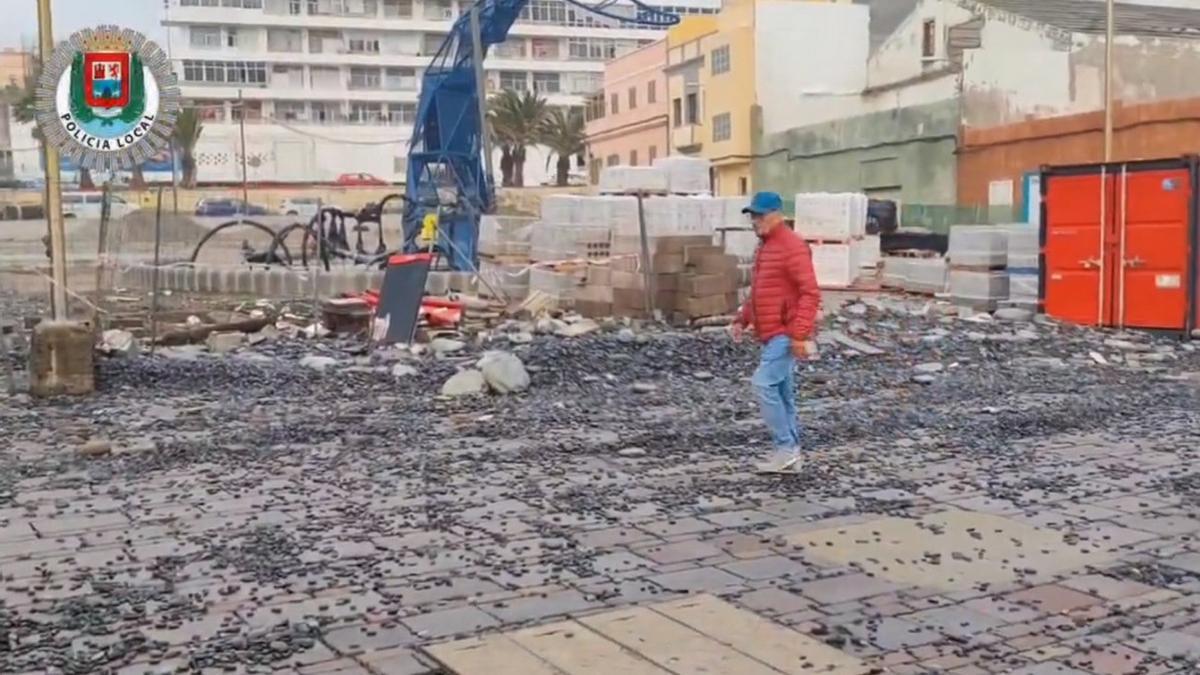 Imagen de los desperfectos generados por el fuerte oleaje en San Cristóbal, Las Palmas de Gran Canaria.