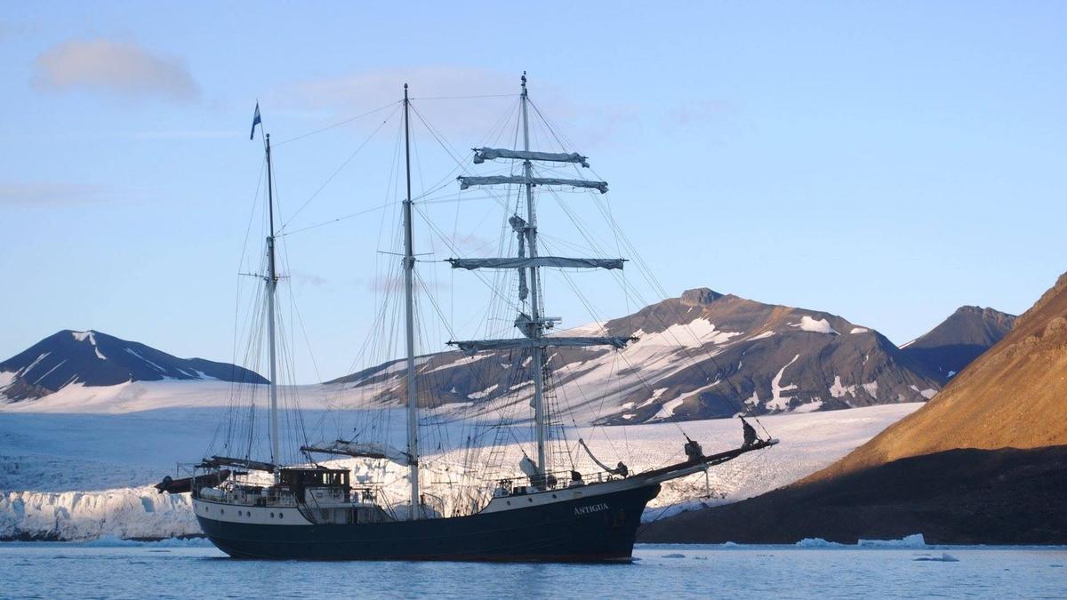 El vaixell salparà el dia 23 i, durant sis dies, navegarà al llarg dels fiords noruecs endinsant-se en el cercle polar àrtic.