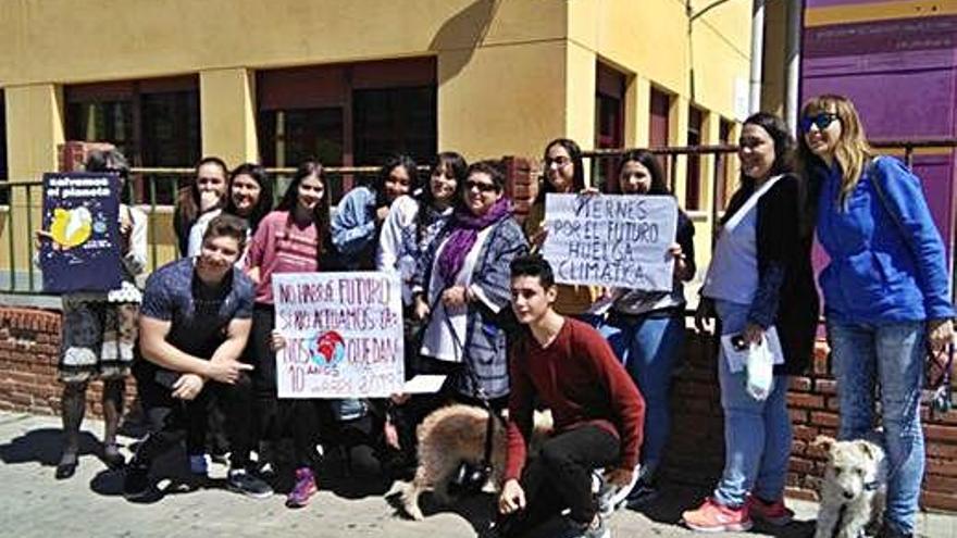 Jóvenes se suman al movimiento contra el cambio climático