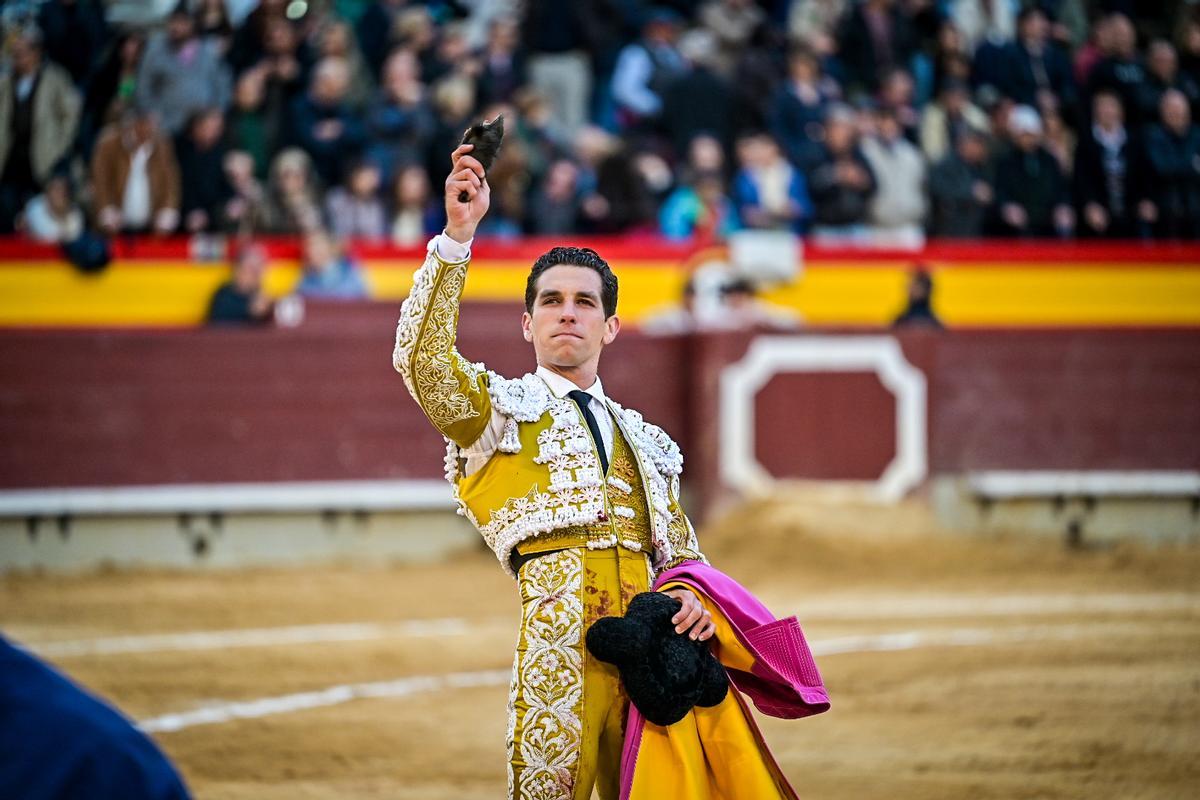 Oreja para Ginés Marín en la primera de la feria.