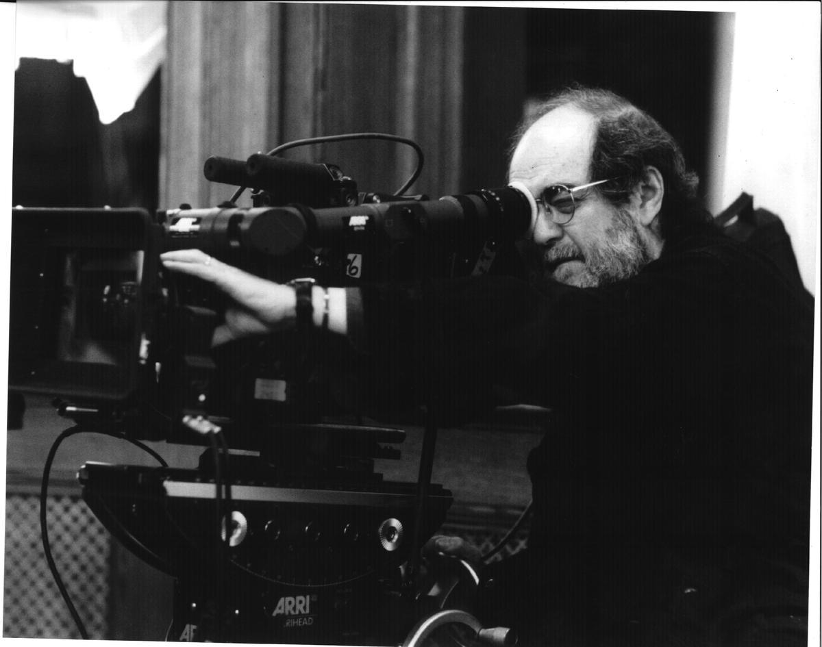 El director Stanley Kubrick filmando. 