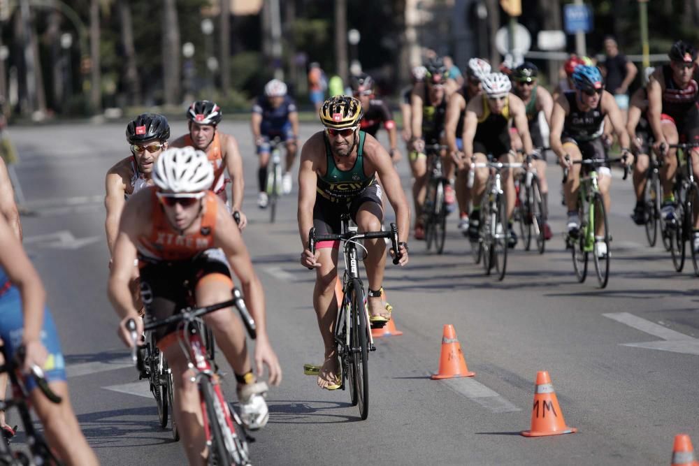 Triatlón: Paco Arnau y Carol Sitges ganan en el Passeig Marítim