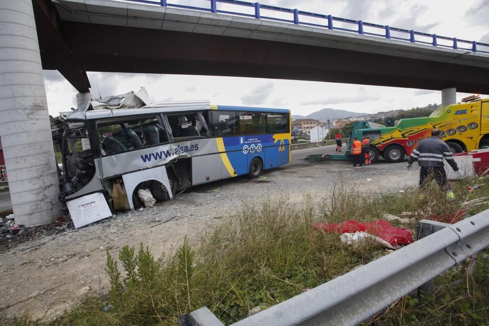 Accidente brutal de autobús en Avilés